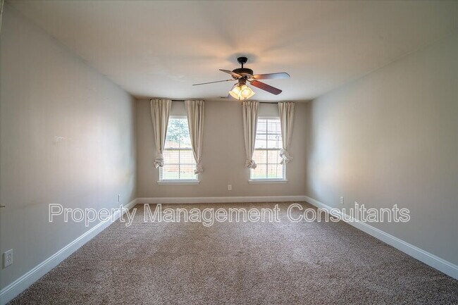 Building Photo - 108 Oak Shade Dr