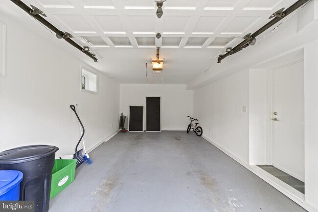Building Photo - 3901 Woodbine St