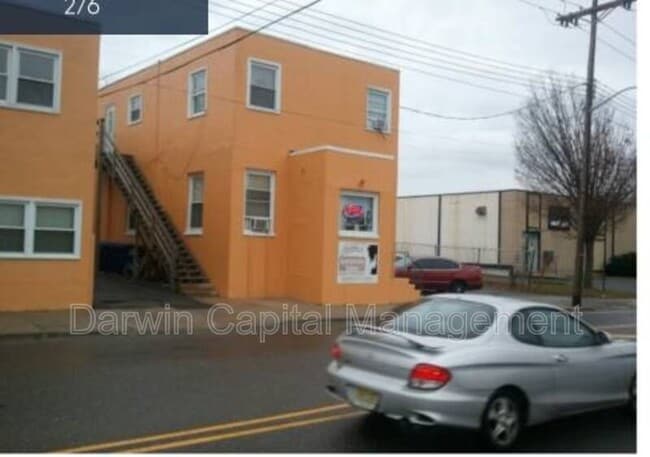 Building Photo - 5 E Main St