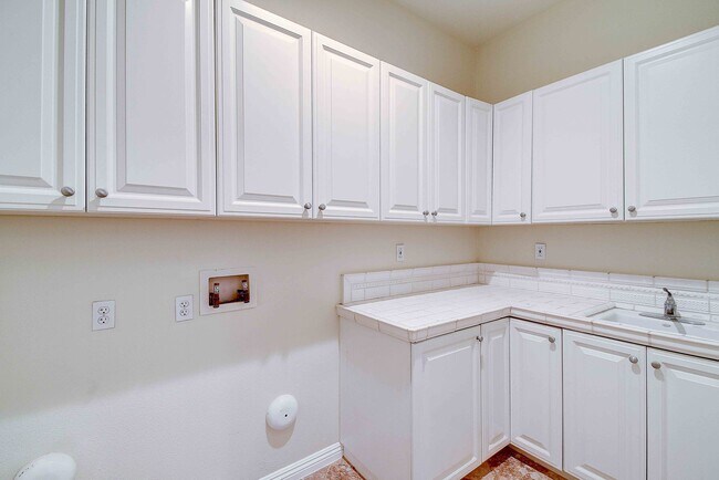 Building Photo - 4132 Prado De Las Cabras