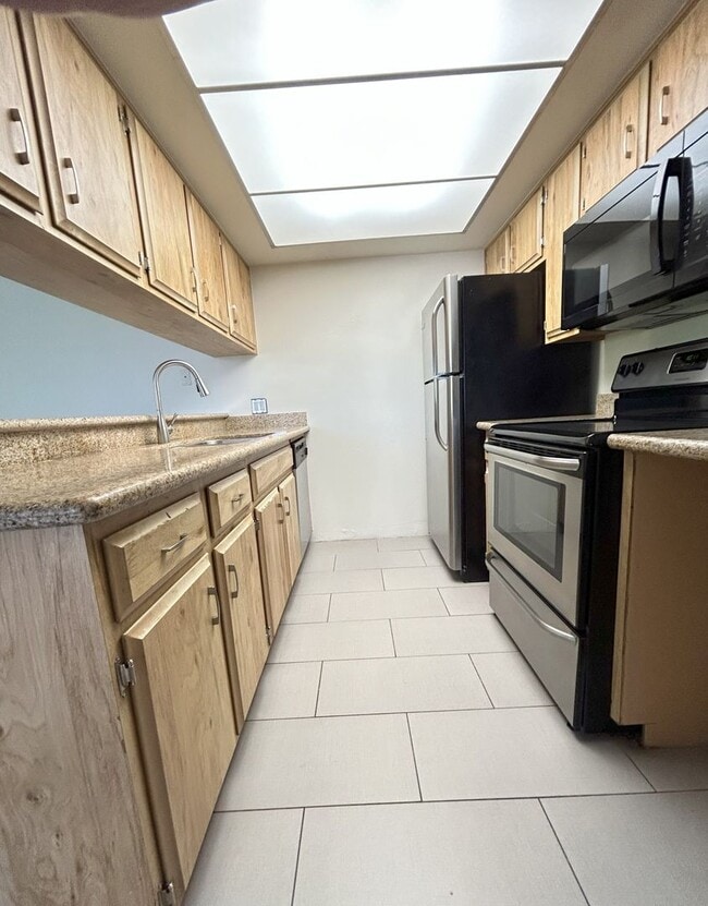 Building Photo - CONTINENTAL PLAZA CONDO
