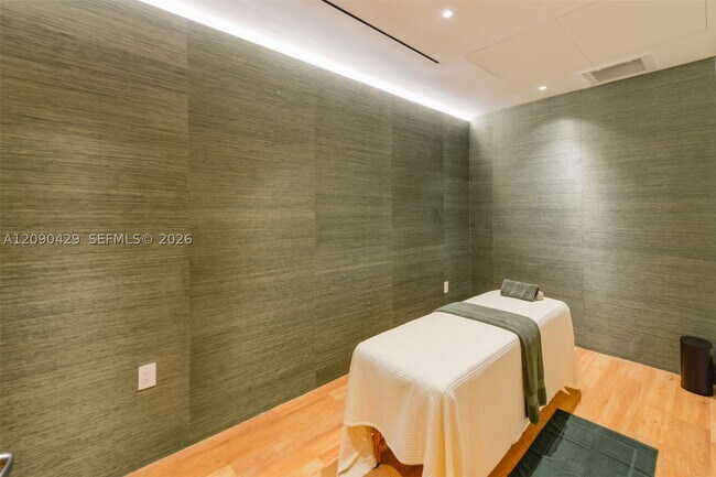 Building Photo - 1400 Biscayne Blvd