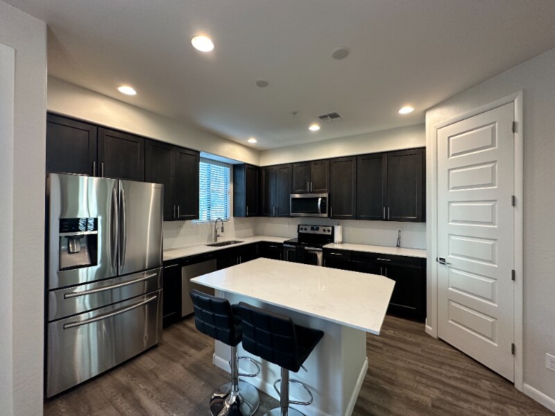 Building Photo - 2090 S Dorsey Ln