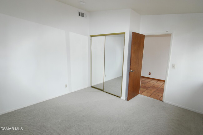 Building Photo - 611 Calle Pensamiento