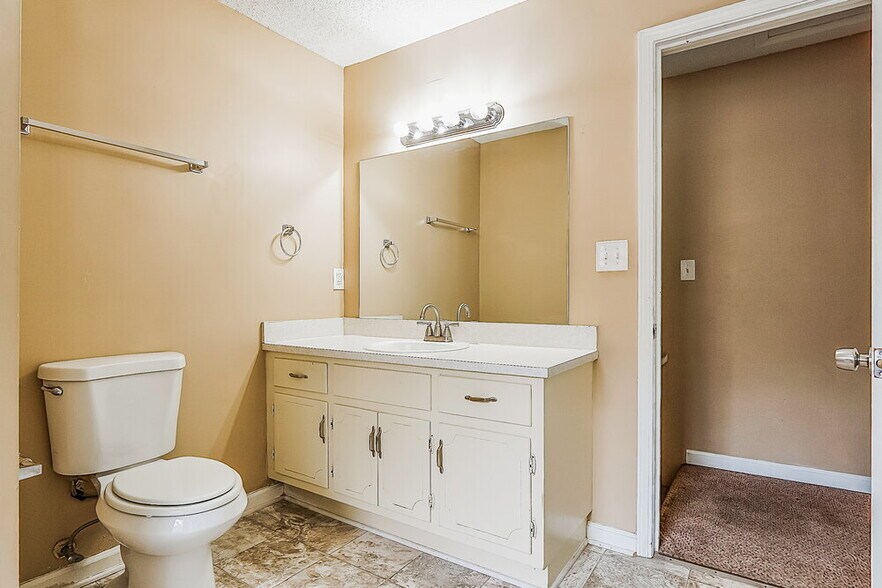 Building Photo - 3117 Parkwood Rd