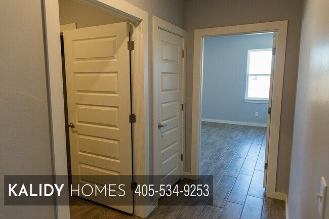 Building Photo - 306 Kirks Holw