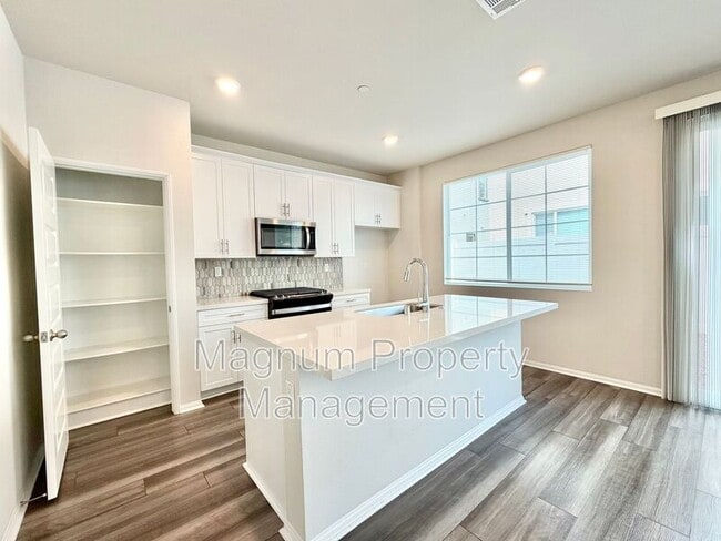 Building Photo - 40617 Birchfield Dr