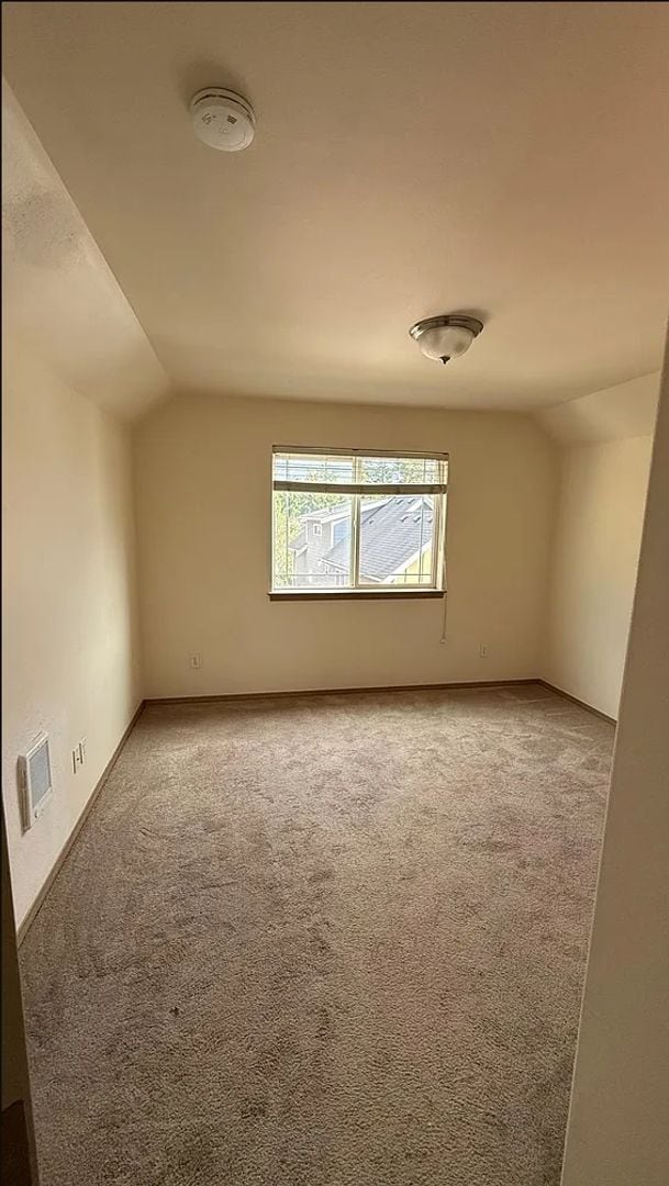 Building Photo - Spacious 3 Bedroom, 3 Bath End-Unit Condo – Parkview Village, Lynnwood