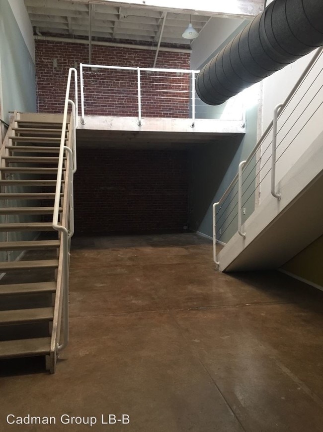 Building Photo - 946-950 Daisy Ave