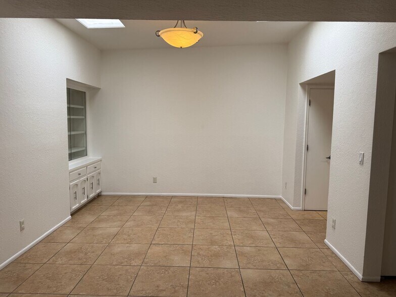 Building Photo - 639 N Richey Blvd