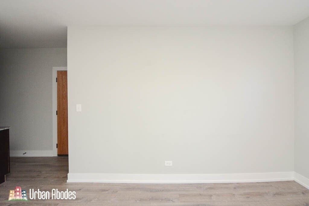 Building Photo - 709 W Brompton Ave