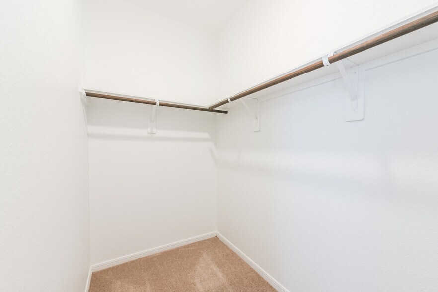 Building Photo - 14483 Cedar Ledge Ln