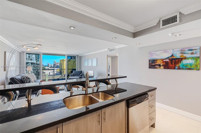 Building Photo - 5838 Collins Ave