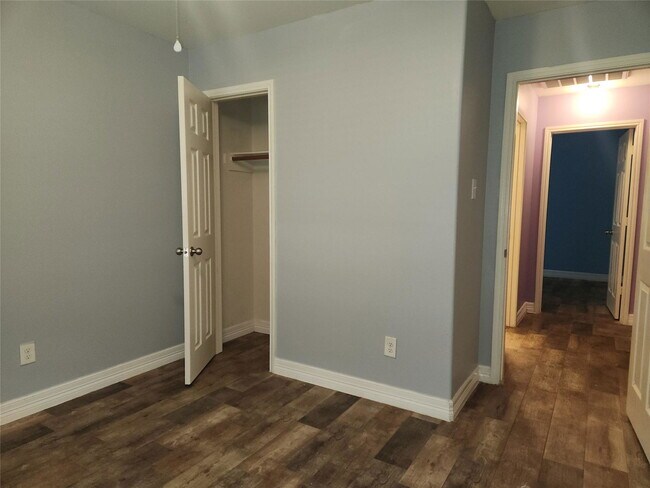 Building Photo - 303 Pine Mist Ln