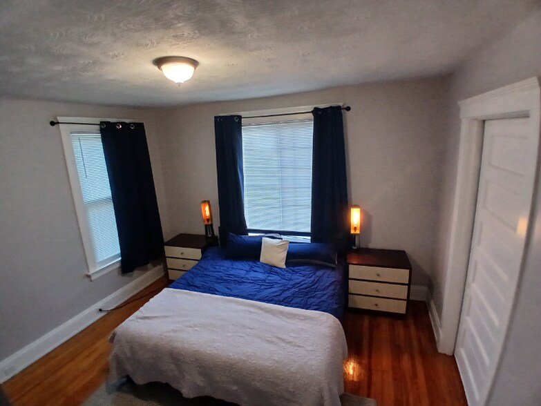 Building Photo - 3269 Montana Ave