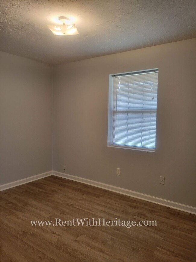 Building Photo - GORGEOUS BRICK RANCH / DUPLEX WITH UPGRADES GALLORE/ GREAT LOCATION