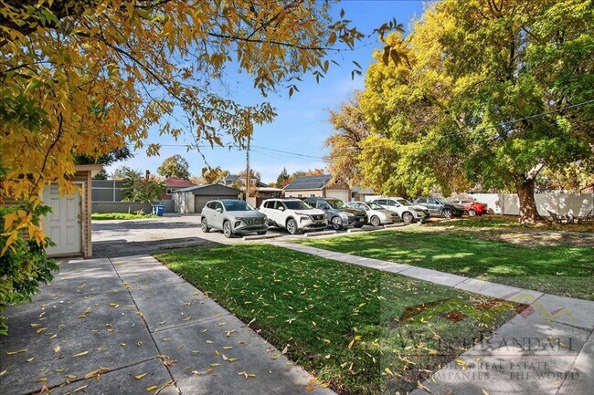 Building Photo - Javid Properties Triplex