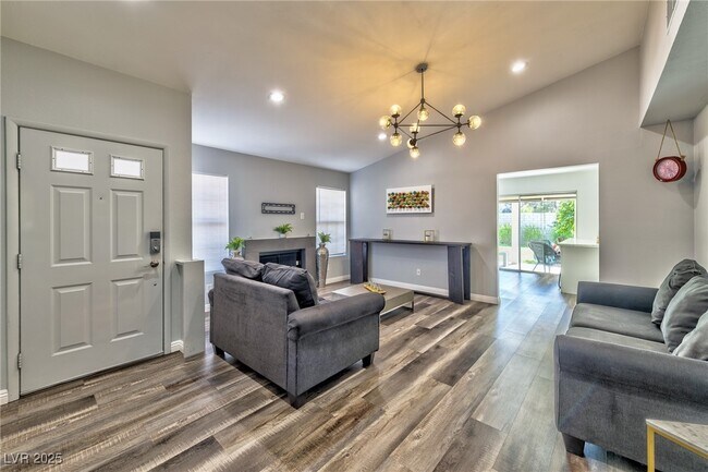 Building Photo - 640 Whispering Palms Dr