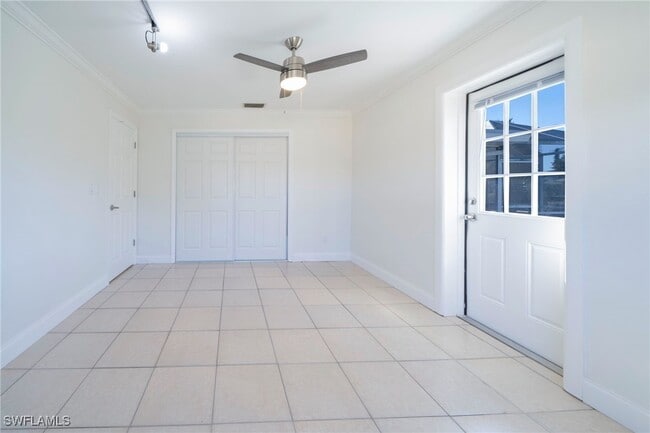 Building Photo - 4916 Viceroy St