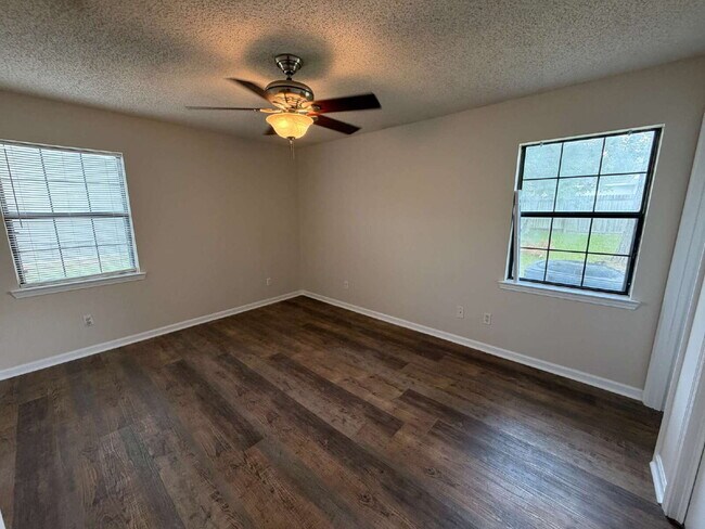 Building Photo - 2312 Creekwood Dr