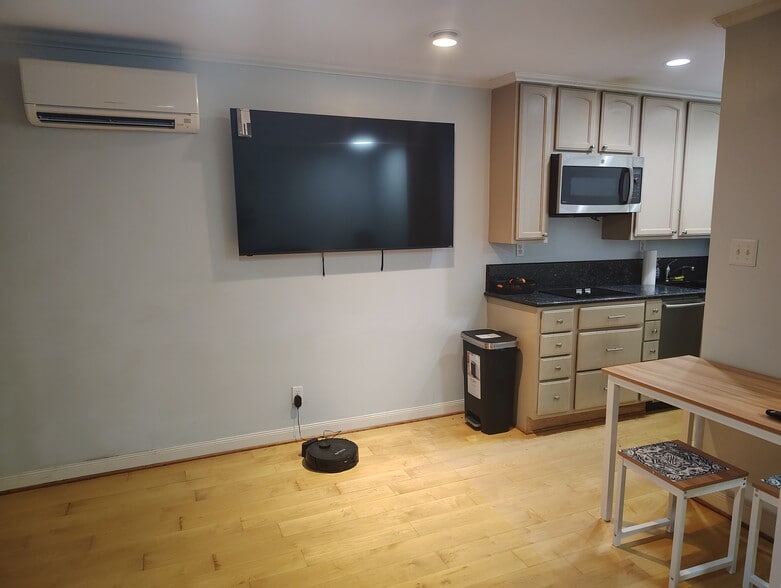 Building Photo - 100 Lorenz Rd