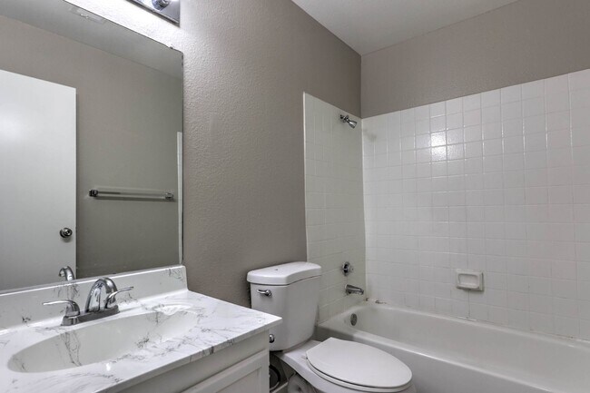 Building Photo - 4571 Carriage Park Dr