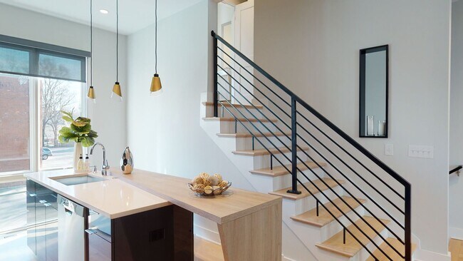 Building Photo - Modern Townhome with Roof Terrace in Dilworth Neighborhood Charlotte NC