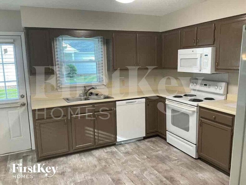 Building Photo - 12 Hickory Knoll Ct