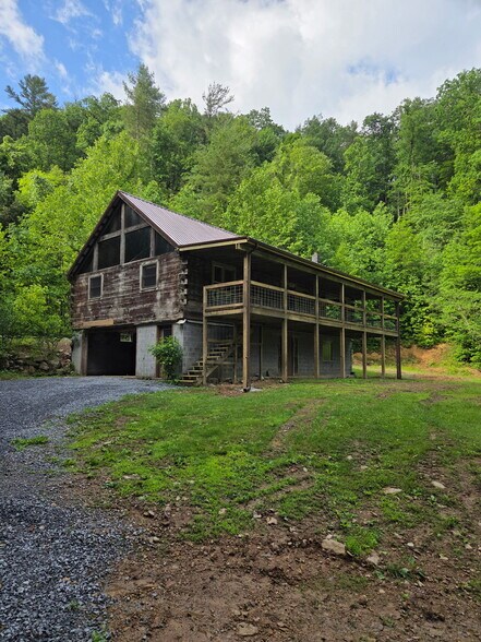 Primary Photo - 150 Joe English Rd