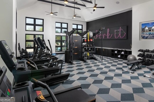 Building Photo - 5617 Oak St