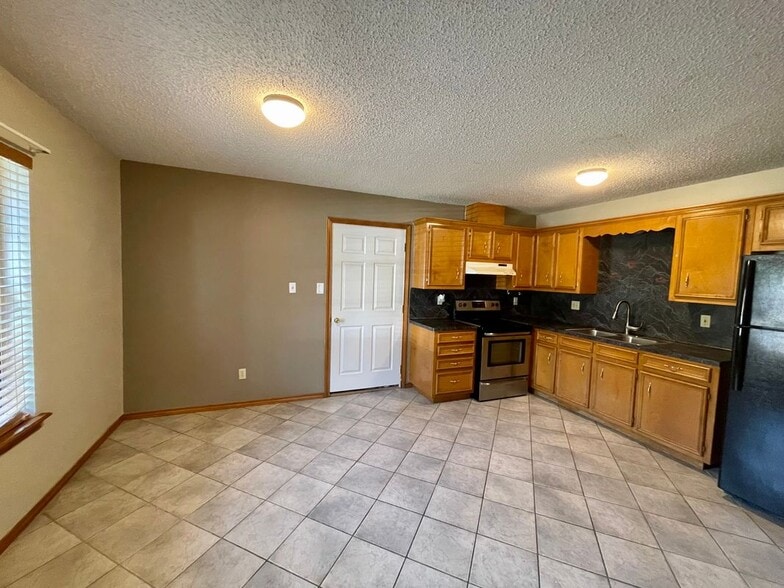 Building Photo - 3110 N 41 St Ln