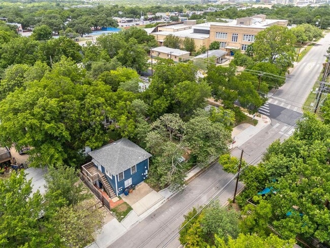 Building Photo - 2102 Brackenridge St