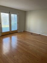 Building Photo - 611 E Mountcastle Dr