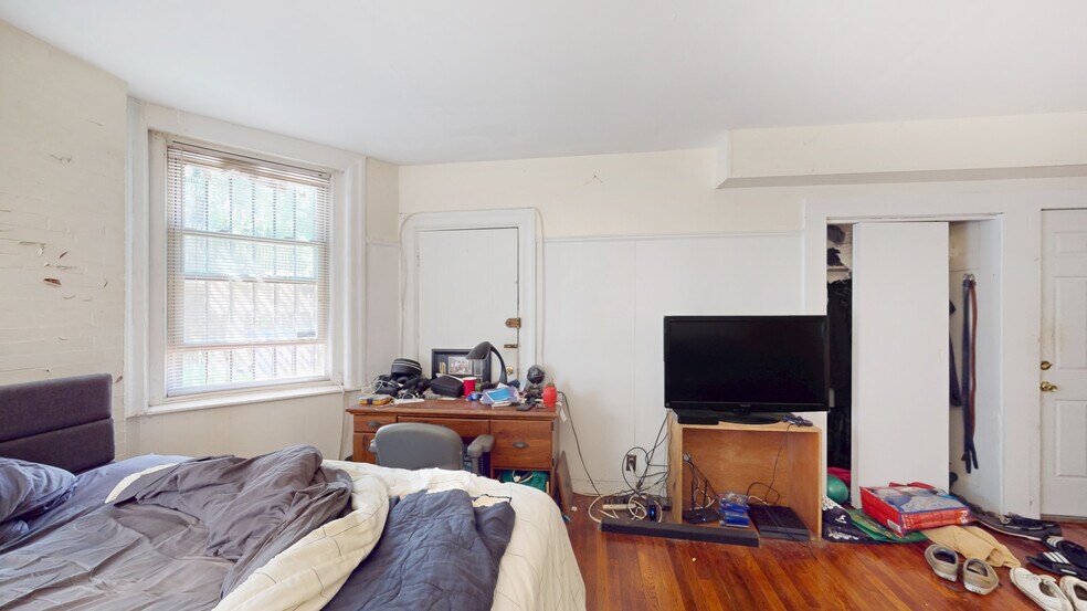 Building Photo - 1079 Beacon St