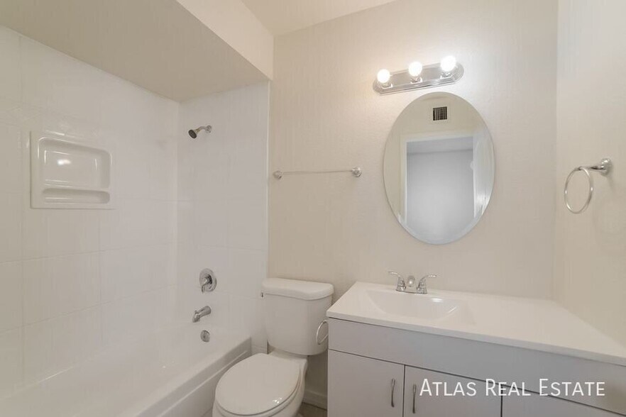 Building Photo - 5006 W Torrey Pines Cir