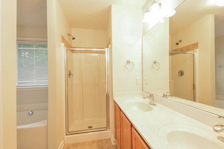 Building Photo - 4812 Landover Ridge Dr