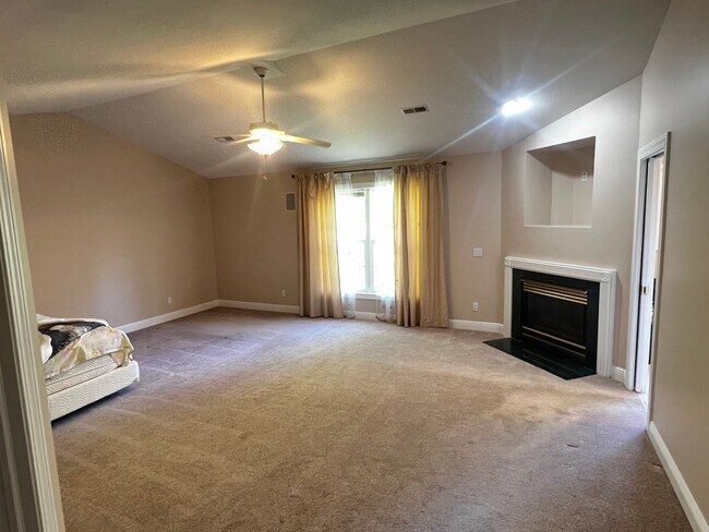 Building Photo - 2708 Bayhill Dr