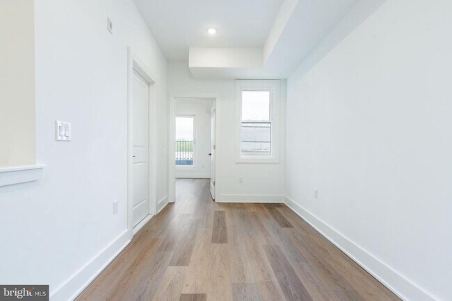 Building Photo - 2252 N Front St