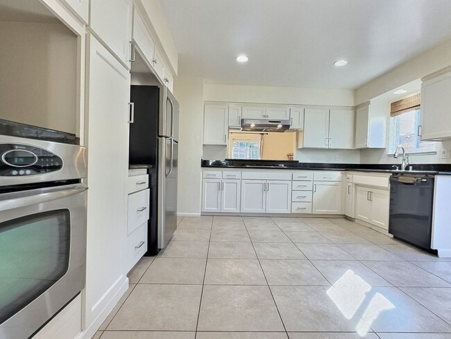 Building Photo - 4BD/2BA – Bright Los Altos cul-de-sac home...