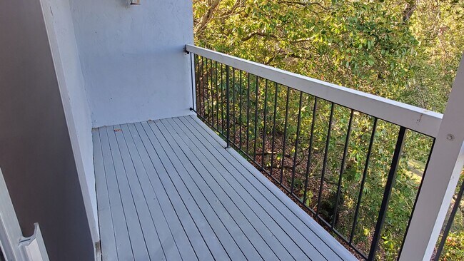 Building Photo - Spacious 2 Bedroom, 1 Bathroom Moraga Condo