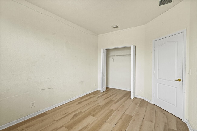 Building Photo - 5919 Walnut Park Ln