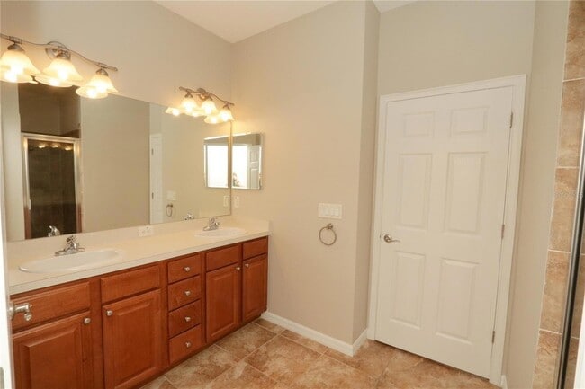 Building Photo - 622 Breezeway Ct