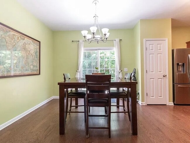 Building Photo - Beautiful 3BR TownHome