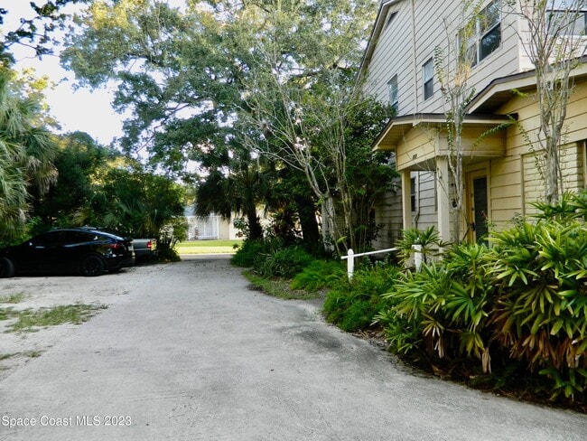 Building Photo - 803 Rockledge Dr