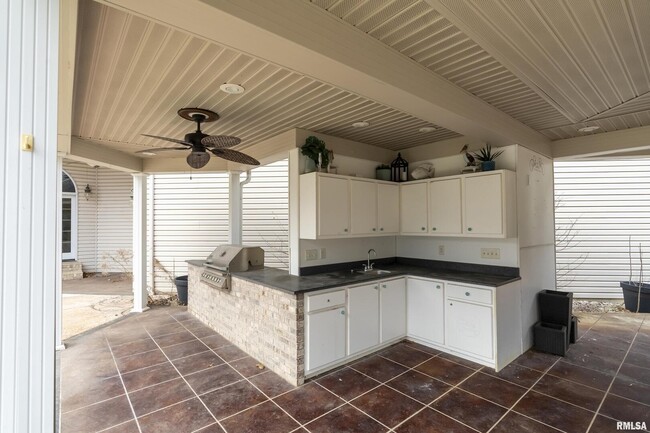 Building Photo - 3115 W Striegel Rd