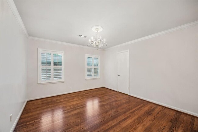 Building Photo - 5659 Chevy Chase Dr