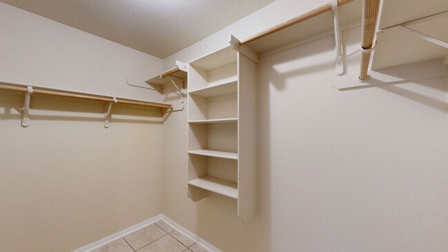 Building Photo - FREE DECEMBER RENT! PETS WELCOME!!!