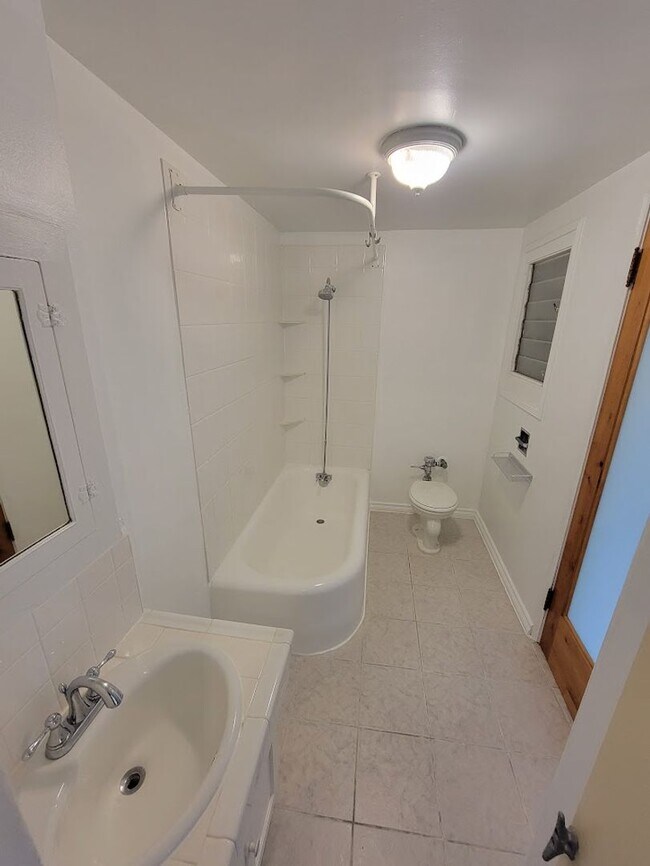 Building Photo - Spacious Studio at the Cooper Arms in the ...