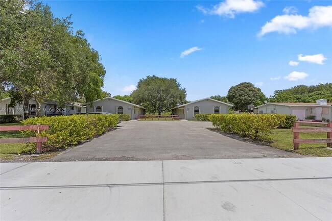 Primary Photo - 5629 Taft St