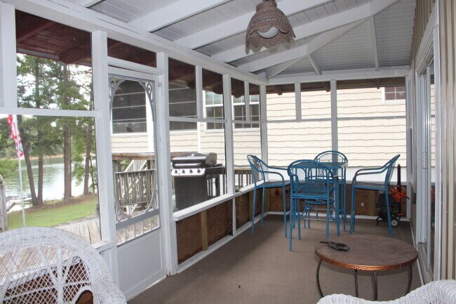 Building Photo - 1725 Cuscowilla Ln